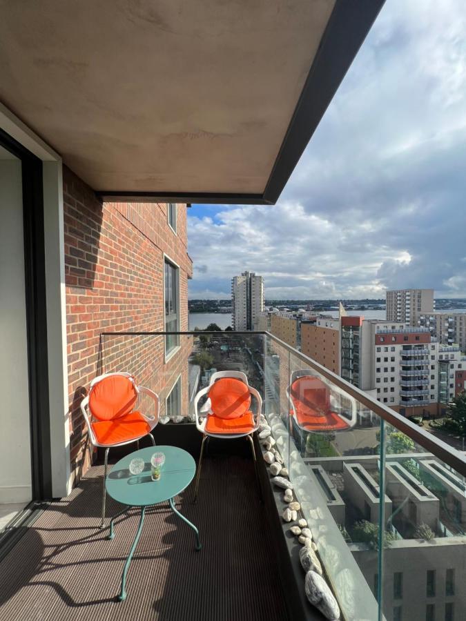 Apartamento Cityscape Serenity: 10Th Floor Oasis Near City Airport, Excel & 02 Londres Exterior foto